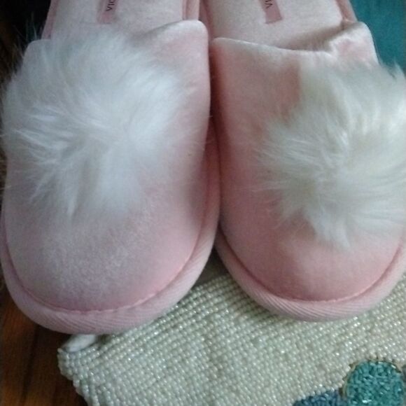 Victoria's Secret  - Picture 4 of 4